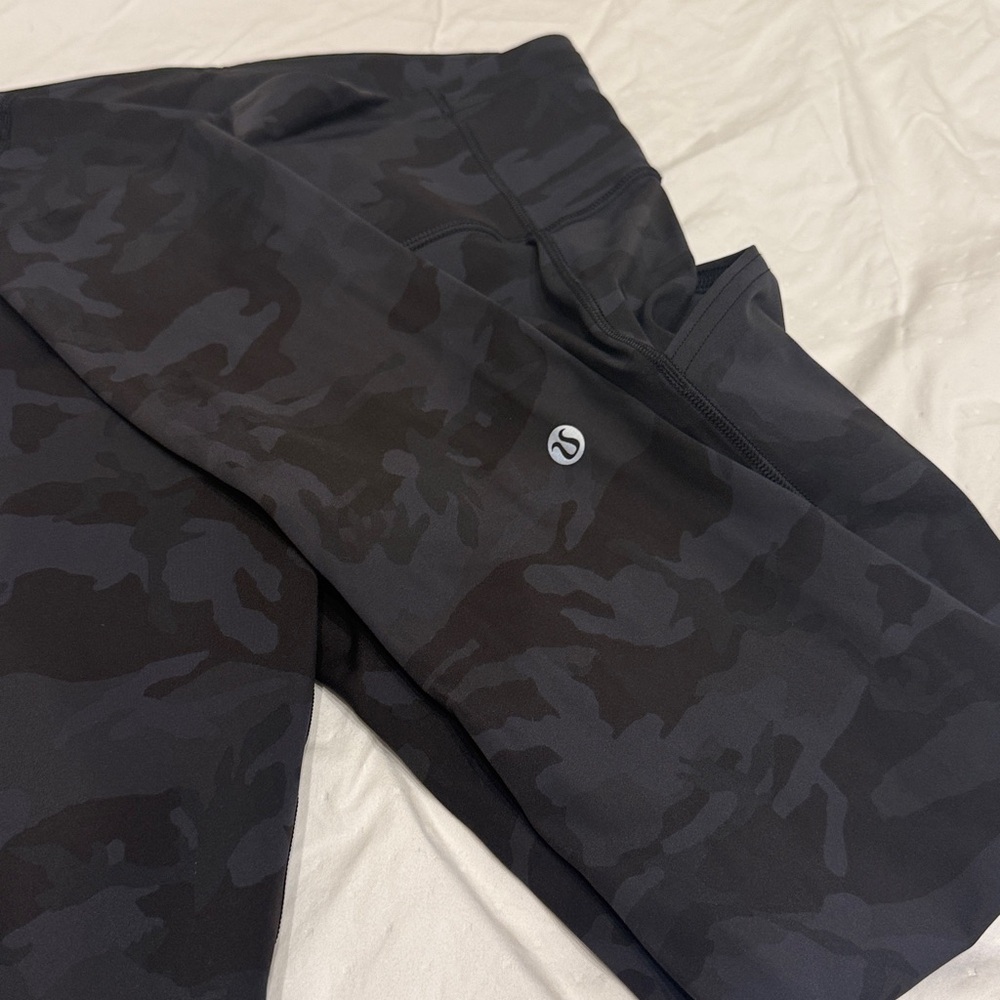Lululemon Camo pocket Leggings - Picture 2 of 3